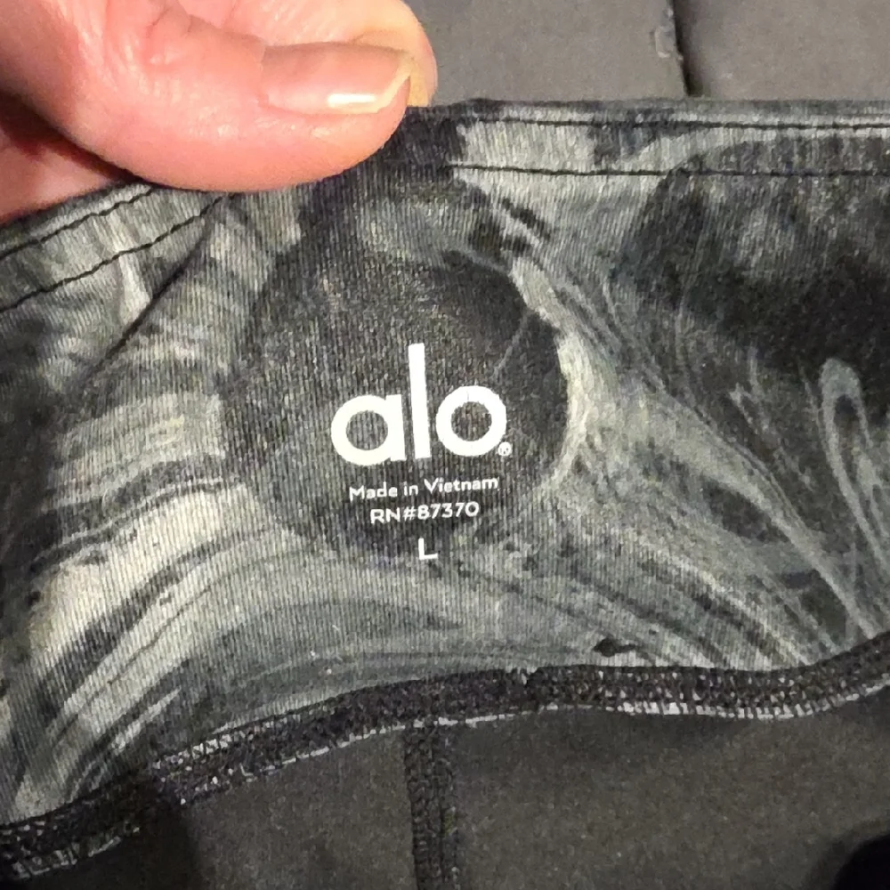 ALO Yoga stylish leggings